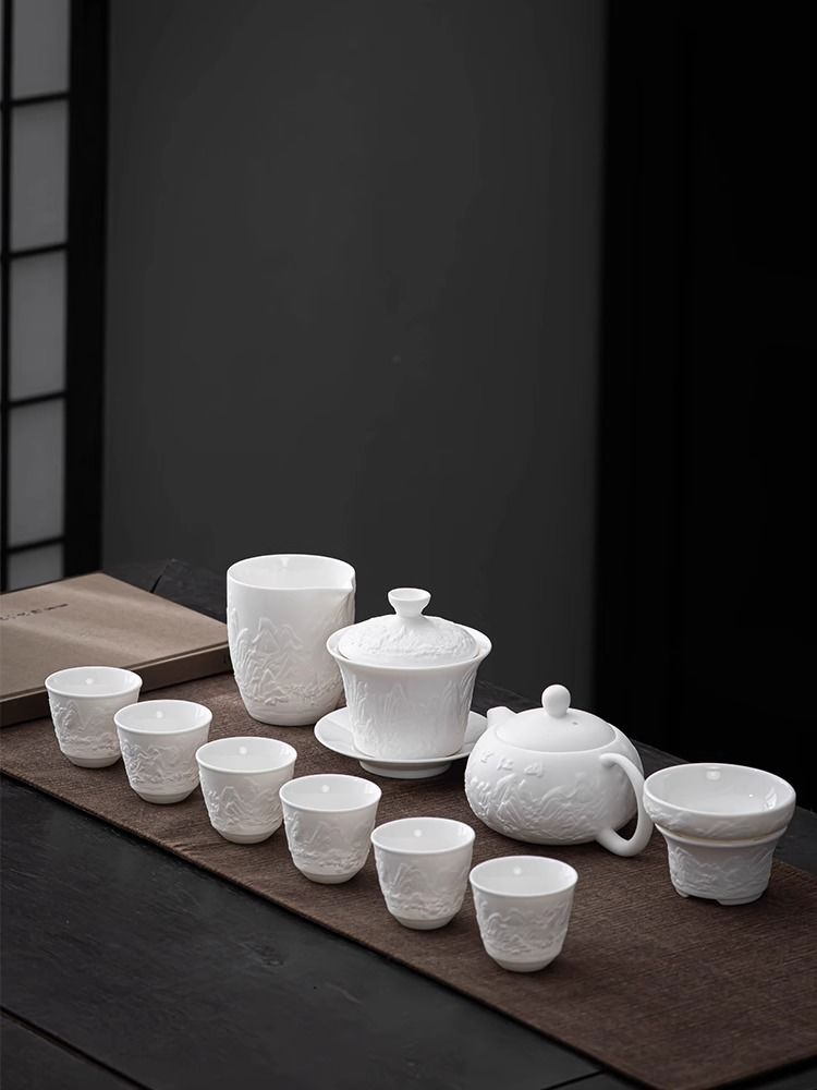A Chinese-style set of high-end jadeite covered bowl tea sets