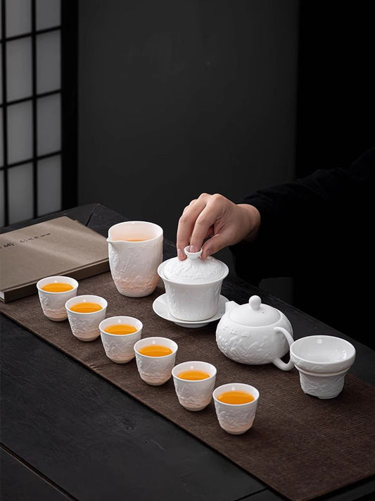 A Chinese-style set of high-end jadeite covered bowl tea sets